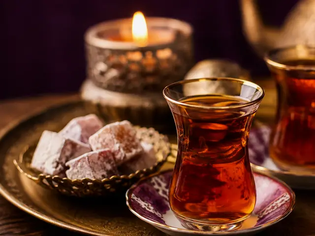 İnce belli bardakta çay ve lokum — Mecidiye, Masaj Salonun